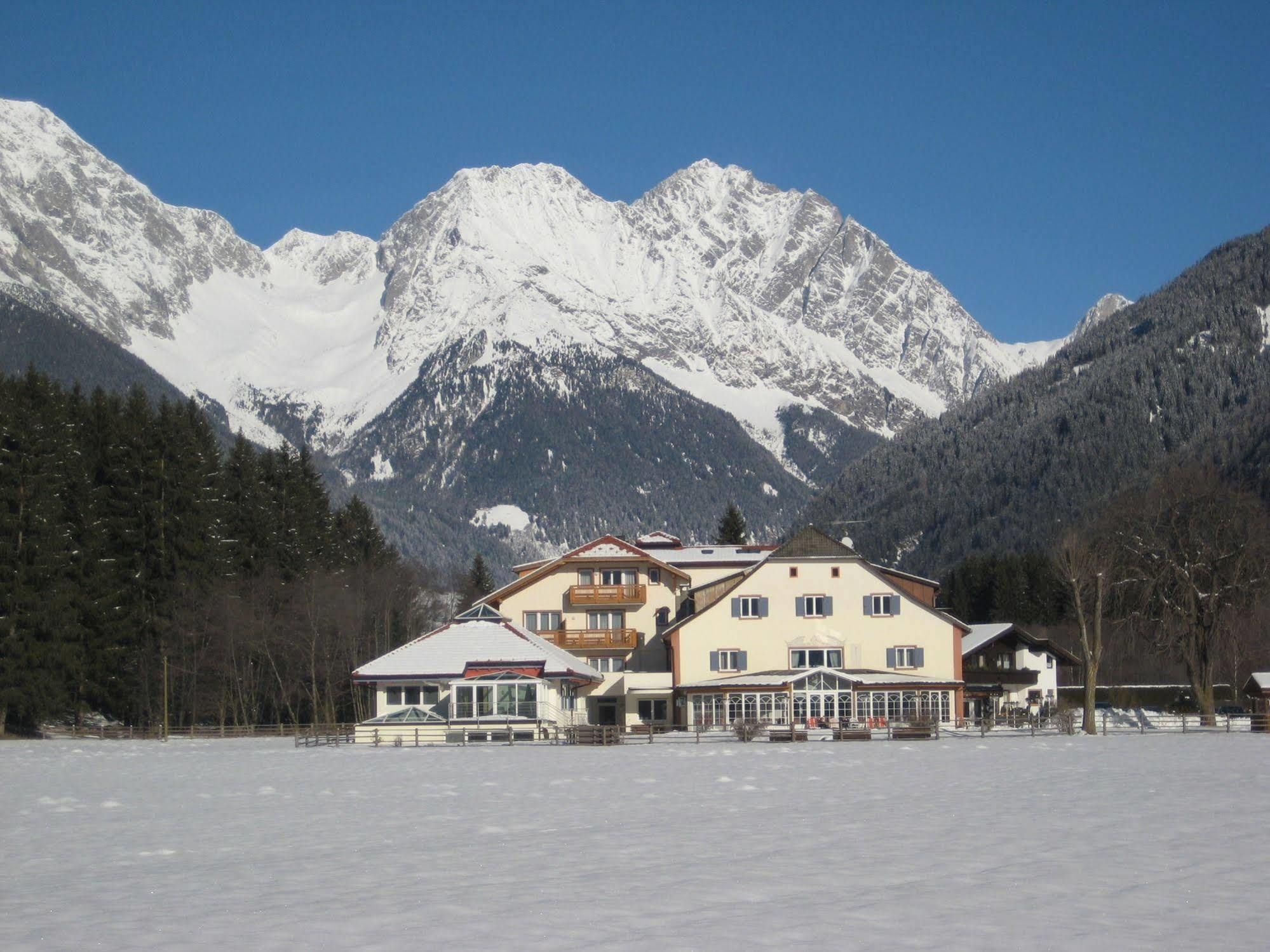 Hotel Bad Salomonsbrunn ラズン・ディ・ソプラ エクステリア 写真